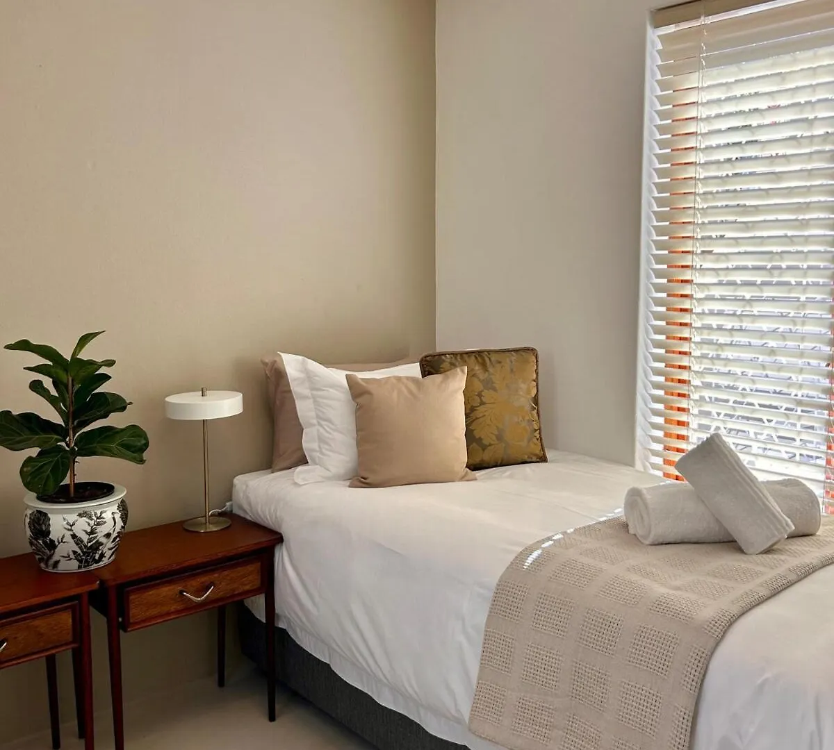 Apartment 38 St James Terrace - Modern Seaside Gem