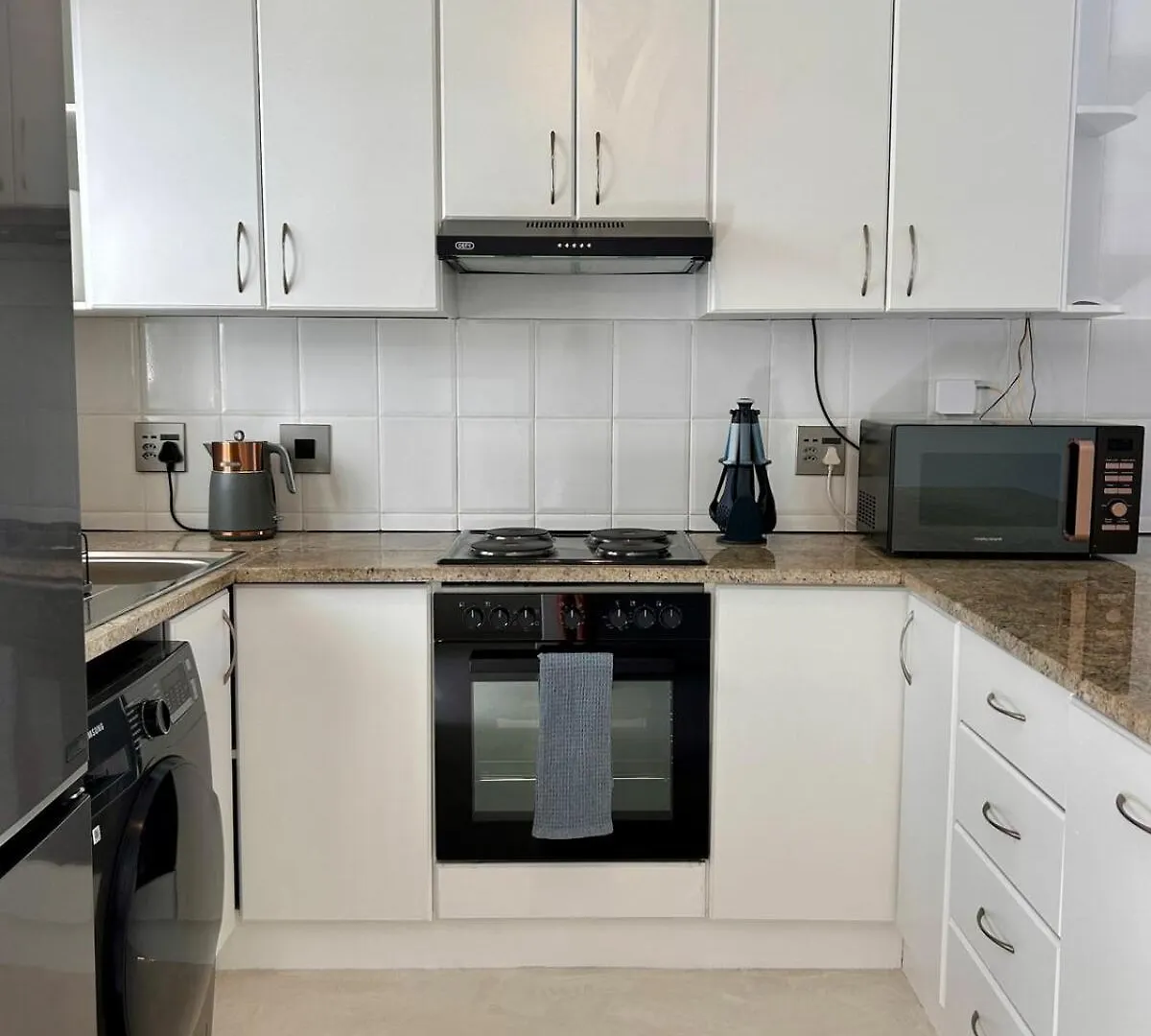 Apartment 38 St James Terrace - Modern Seaside Gem South Africa