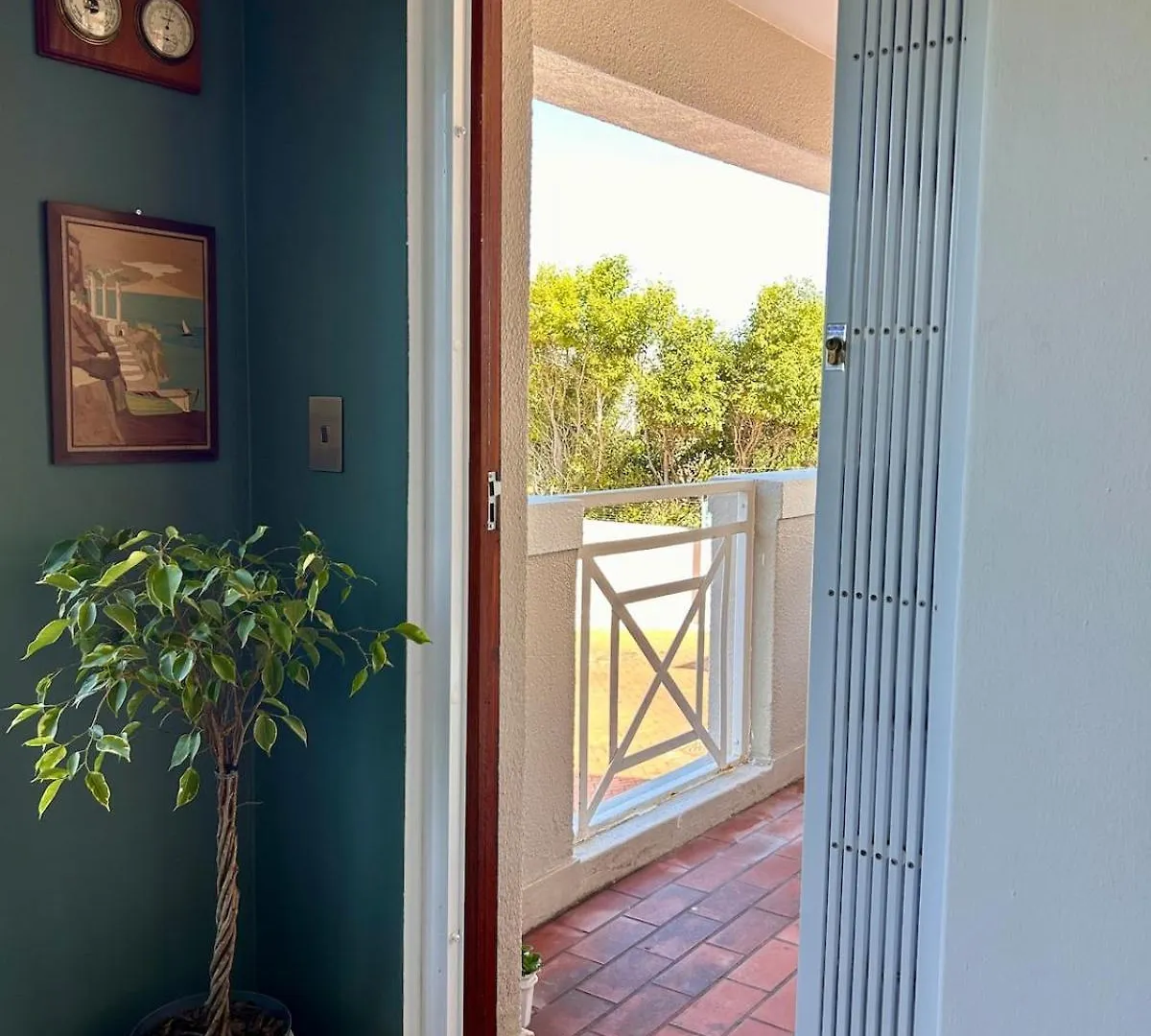 38 St James Terrace - Modern Seaside Gem