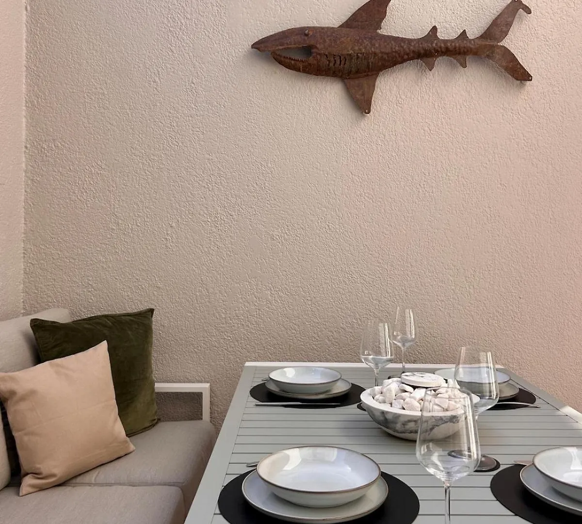 38 St James Terrace - Modern Seaside Gem